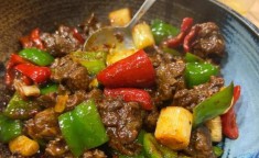吃瓜51入口家常版西红柿土豆炖牛肉大口吃肉大口喝汤大家怎么过五一呢？